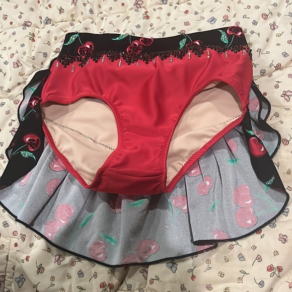 I’m selling a costume for dance but can be worn for pageant’s - Picture 3 of 6